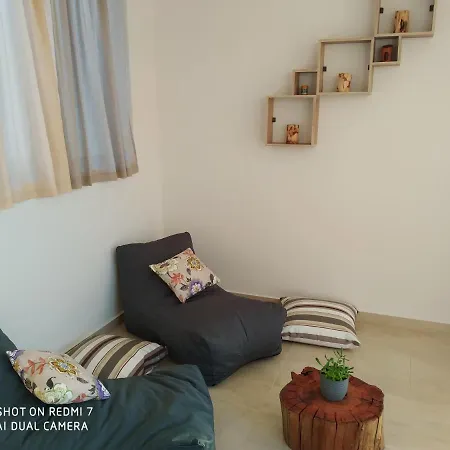 Lejlighed Fotaki's - Comfortable Newbuilt 2 Bedroom Home, 20 Meters From The Sea