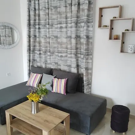 Fotaki's - Comfortable Newbuilt 2 Bedroom Home, 20 Meters From The Sea