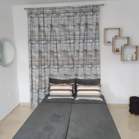 Fotakis - Comfortable Newbuilt 2 Bedroom Home, 20 Meters From The Sea Apartmán