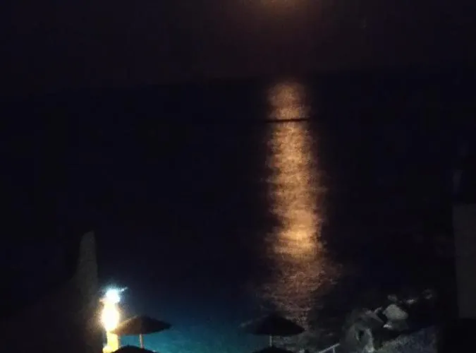 Fotakis - Comfortable Newbuilt 2 Bedroom Home, 20 Meters From The Sea