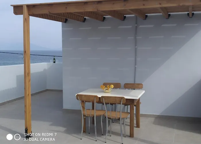 Fotakis - Comfortable Newbuilt 2 Bedroom Home, 20 Meters From The Sea