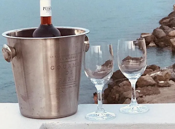 Fotakis - Comfortable Newbuilt 2 Bedroom Home, 20 Meters From The Sea Διαμέρισμα