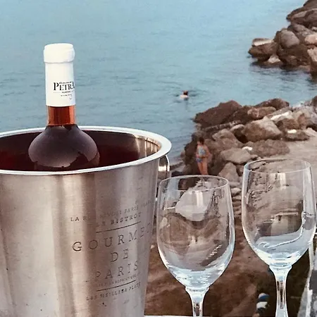 Fotakis - Comfortable Newbuilt 2 Bedroom Home, 20 Meters From The Sea