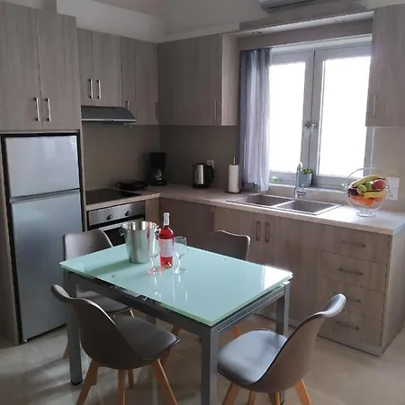 아파트 Fotakis - Comfortable Newbuilt 2 Bedroom Home, 20 Meters From The Sea *