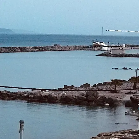 Fotakis - Comfortable Newbuilt 2 Bedroom Home, 20 Meters From The Sea Apartman *